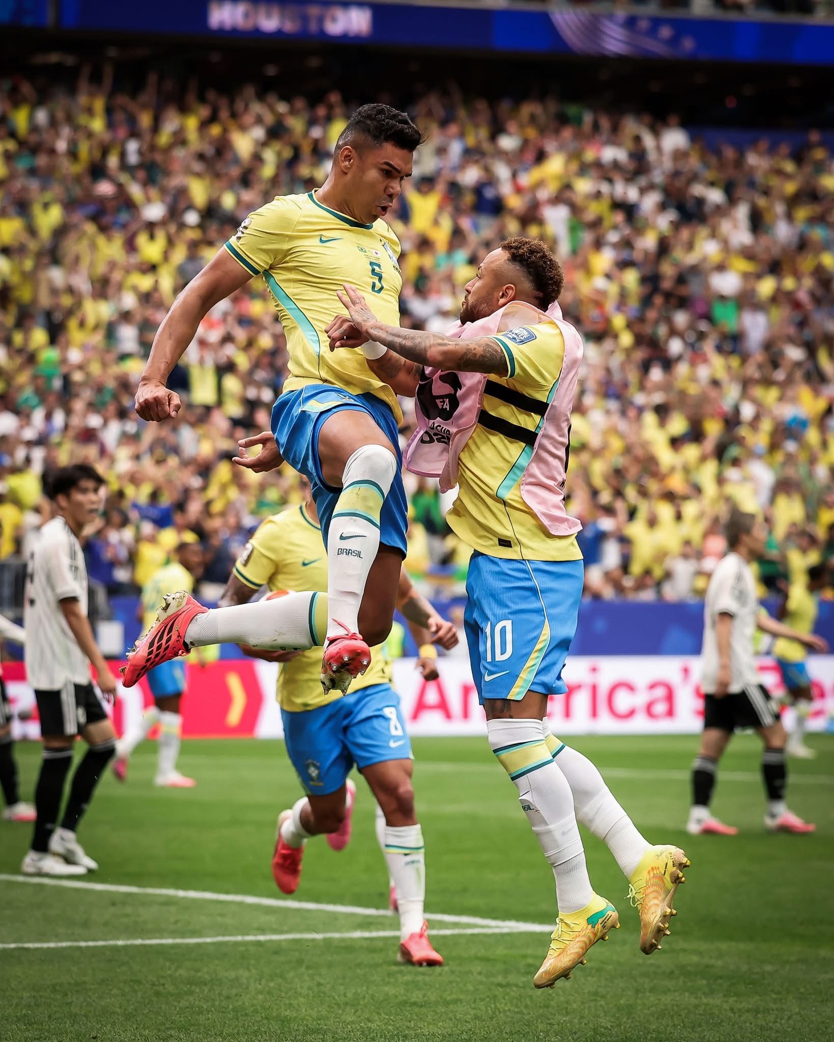 Casemiro yishimira igitego yatsinze